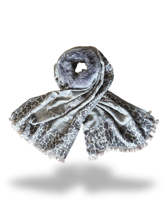 Scarve with fur